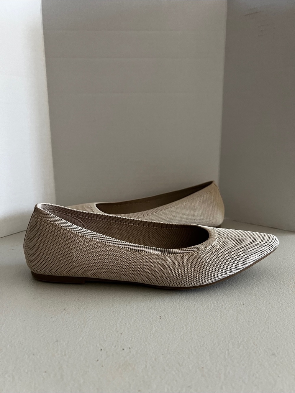 Old Navy Soft-Knit Pointed-Toe Ballet Flats Size 8 cream Beige Comfy Stretch